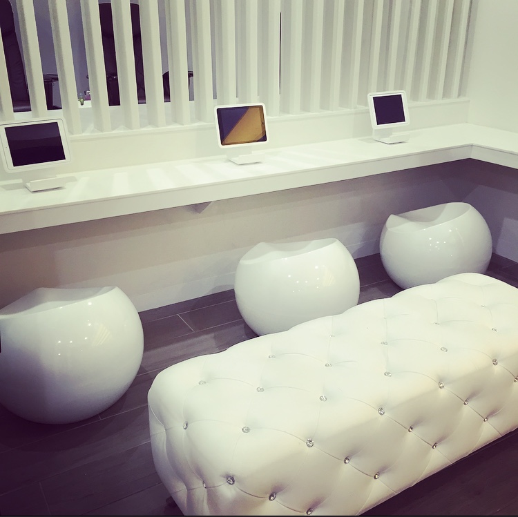 tutti nails waiting area