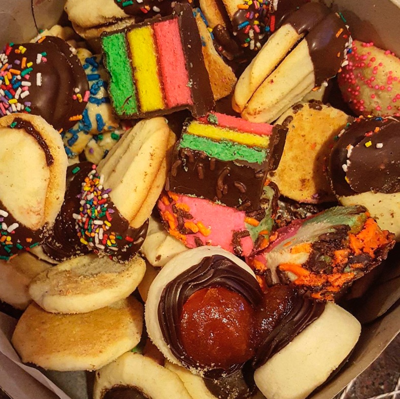 monteleons-bakery-hoboken-girl