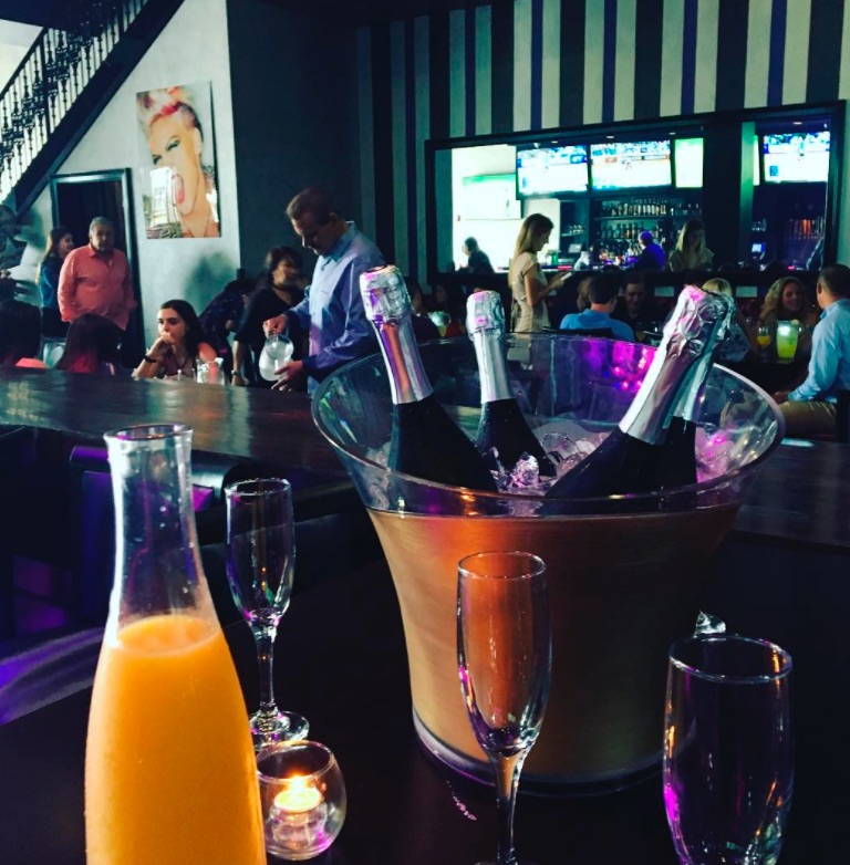 hudson-ultra-bar-hoboken-girl
