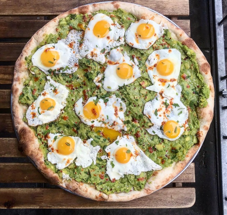tony-boloneys-avocado-pizza