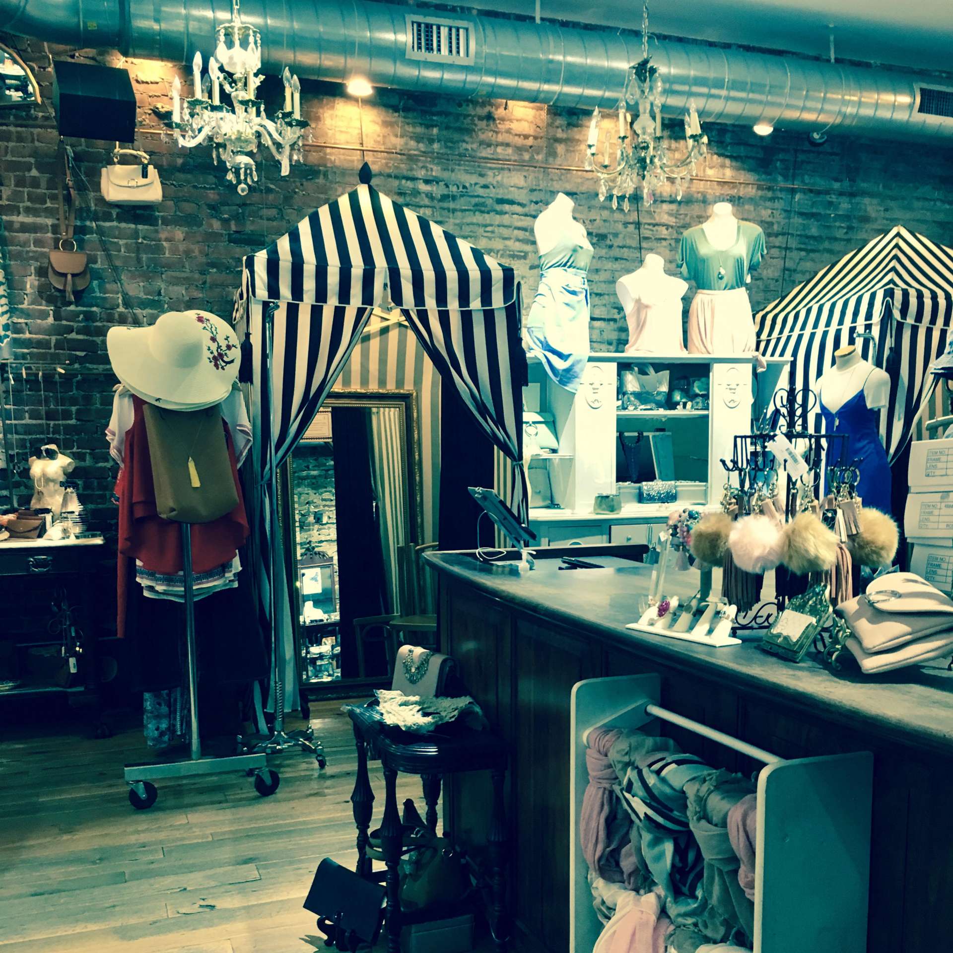 tias-jersey-city-boutique-inside-dressing-room-shopping-local