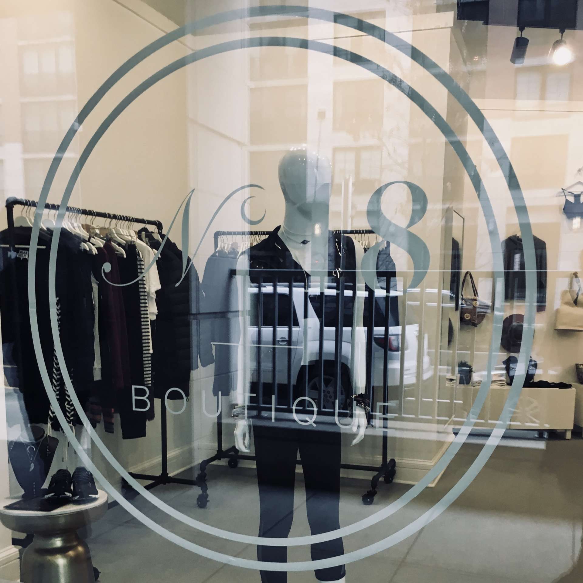 No.18-Boutique-Wellness-Shopping-Local-Front-Window-Genna-Rossi