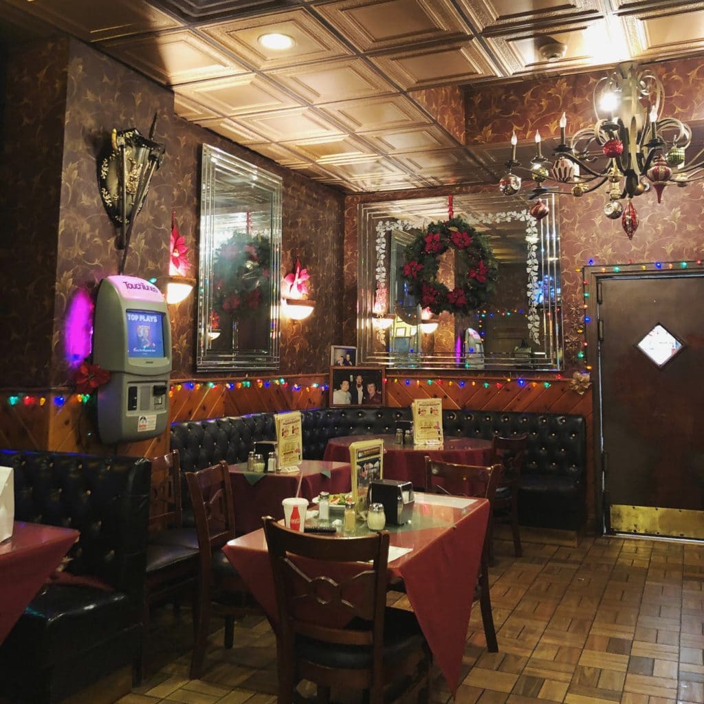 Bennys pizza inside