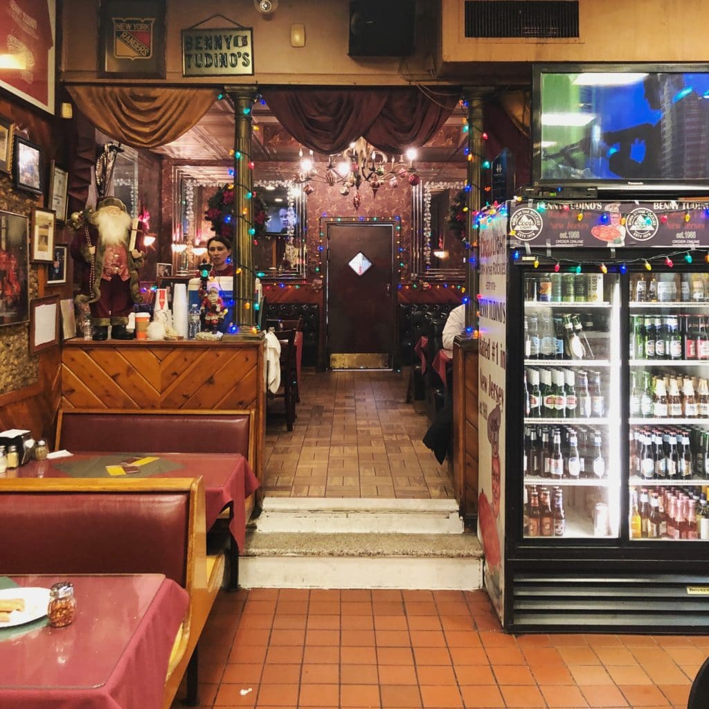 Bennys pizza inside 2