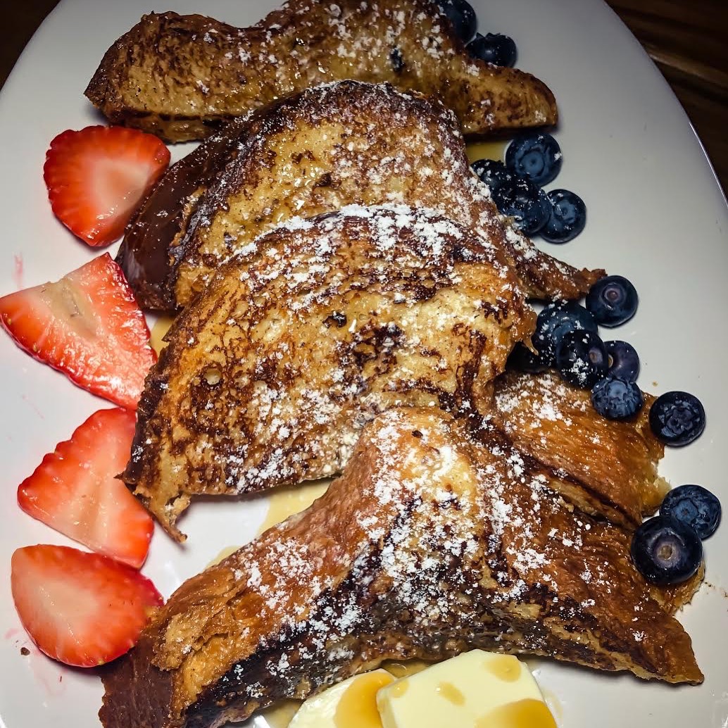Cafe madelaine french toast