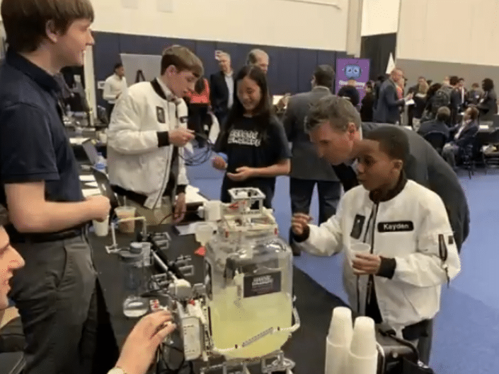 robot lemonade