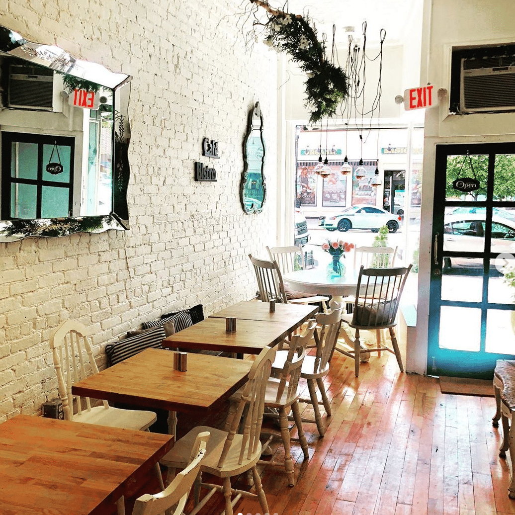 la bouche cafe inside