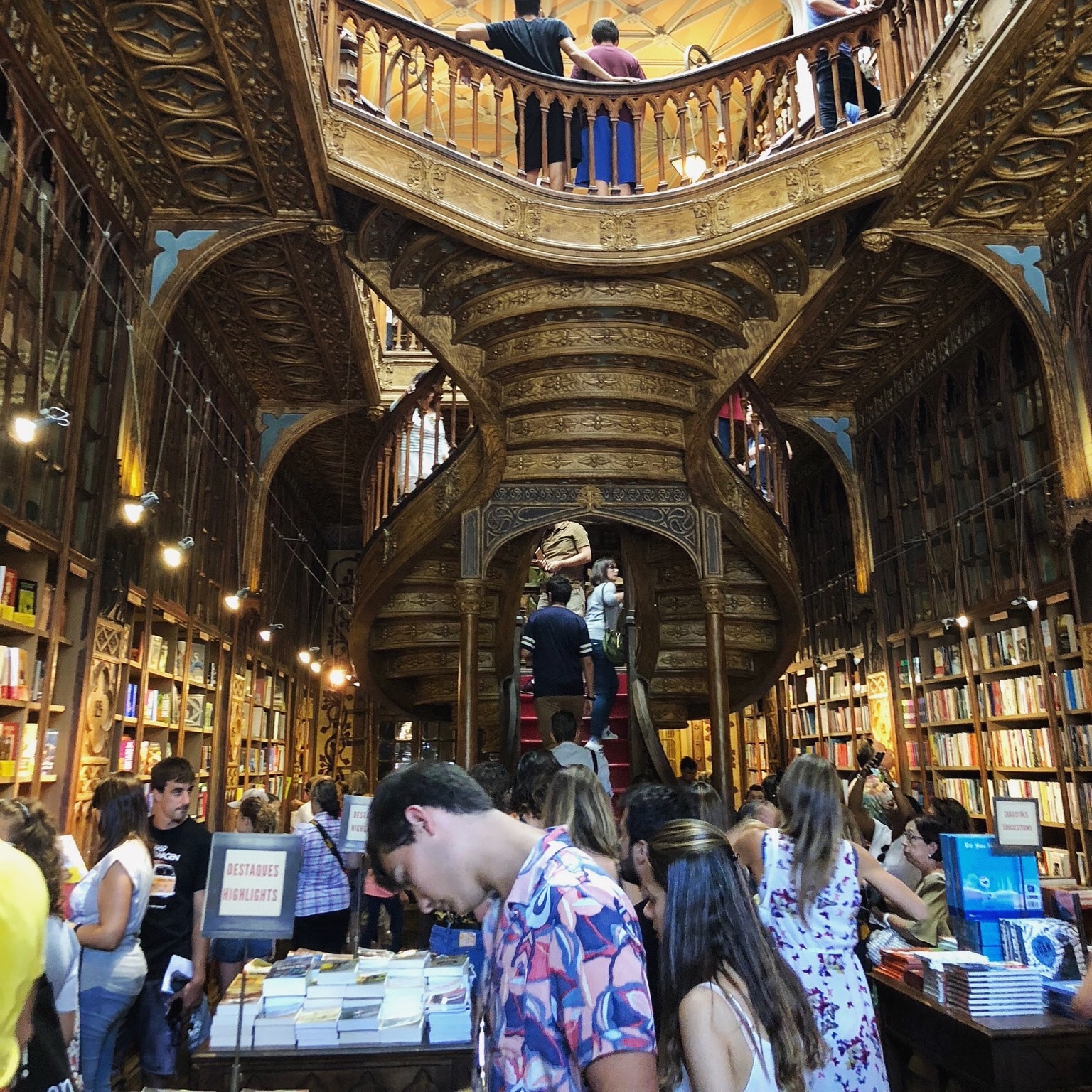 porto portugal bookstore
