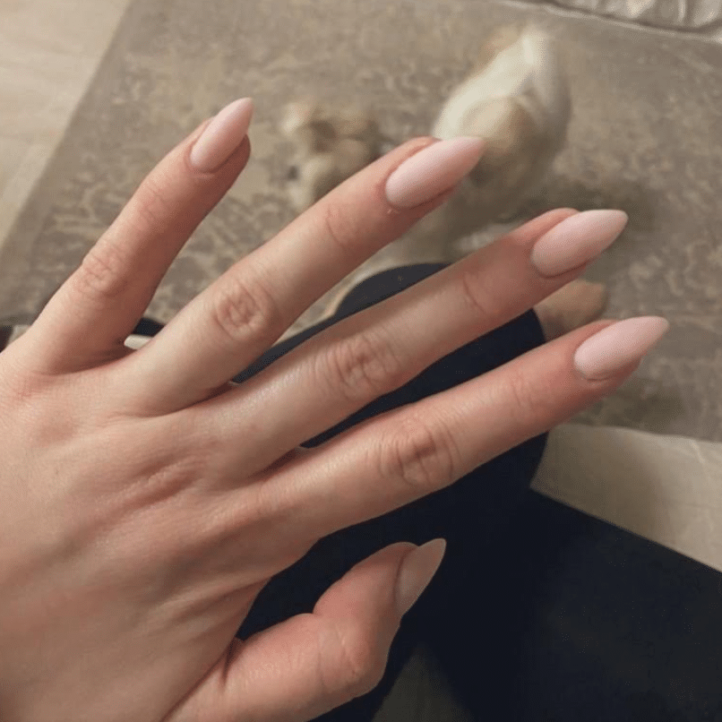 Do nail salons remove gel polish