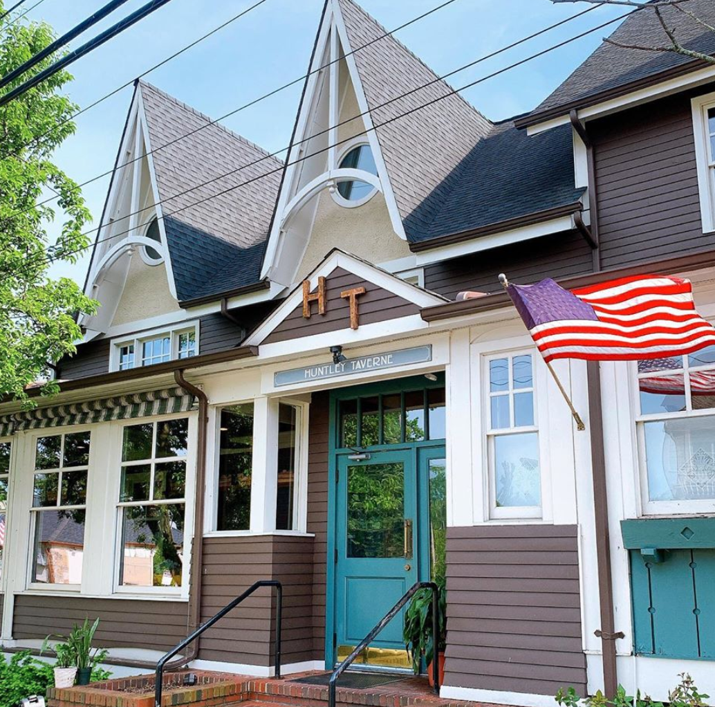 Huntley Taverne