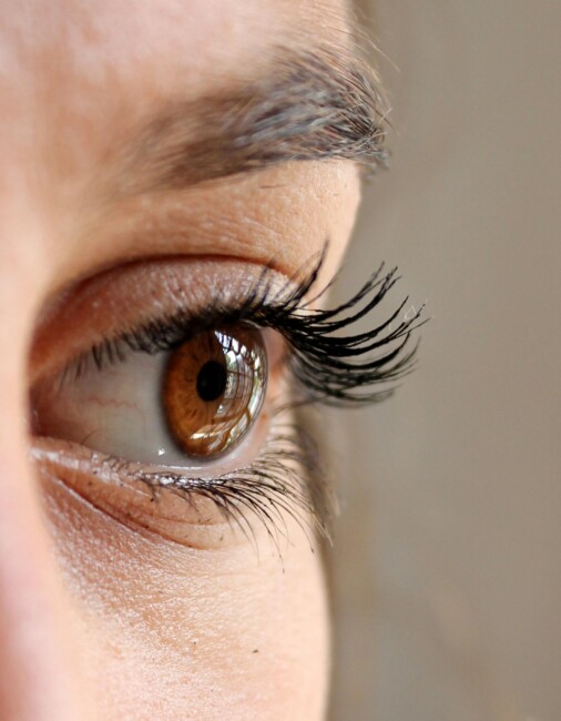 a photo of an eye, emphasizing the eyelashes