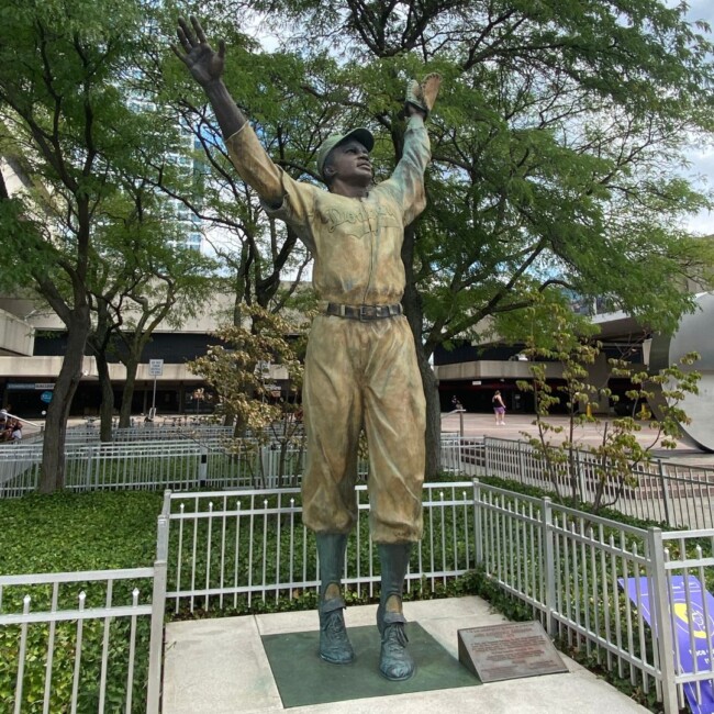 jackie robinson statue