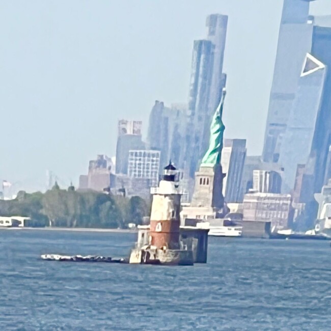 robbins reef lighthouse statue of liberty