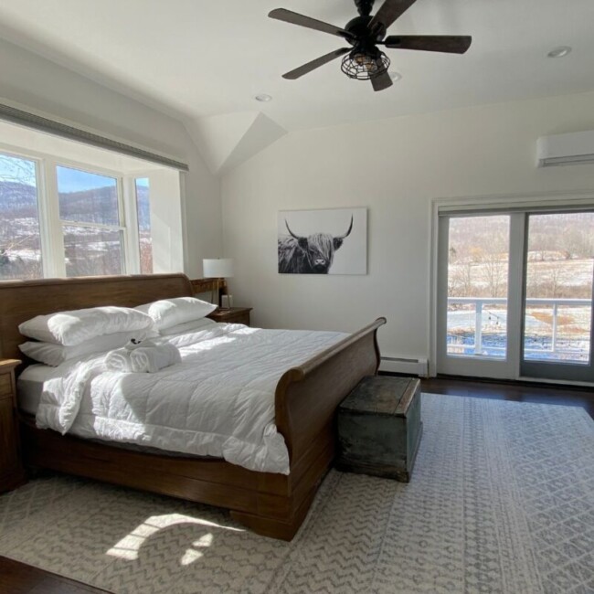 airbnb catskills post beam love bedroom
