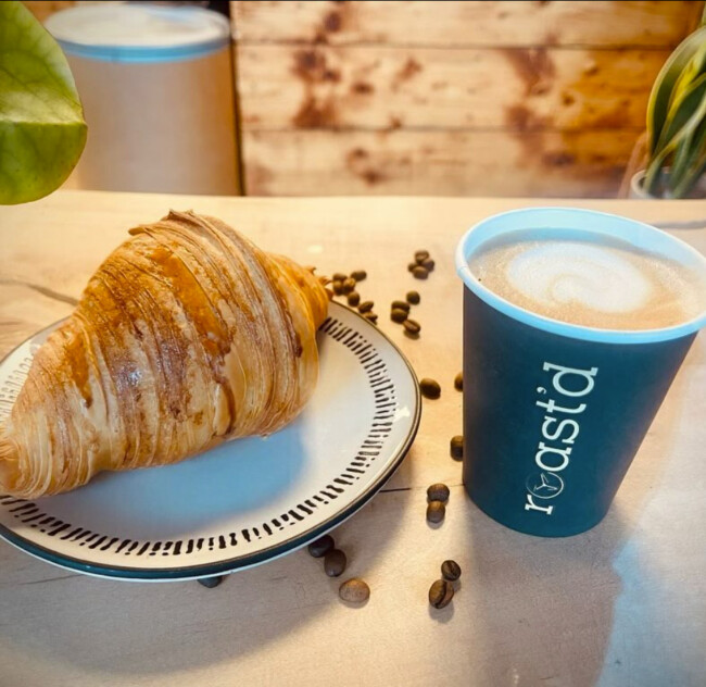 roastd coffee croissant hot cup
