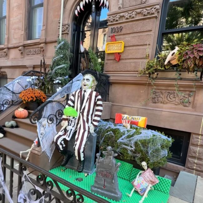 beetlejuice hoboken halloween display
