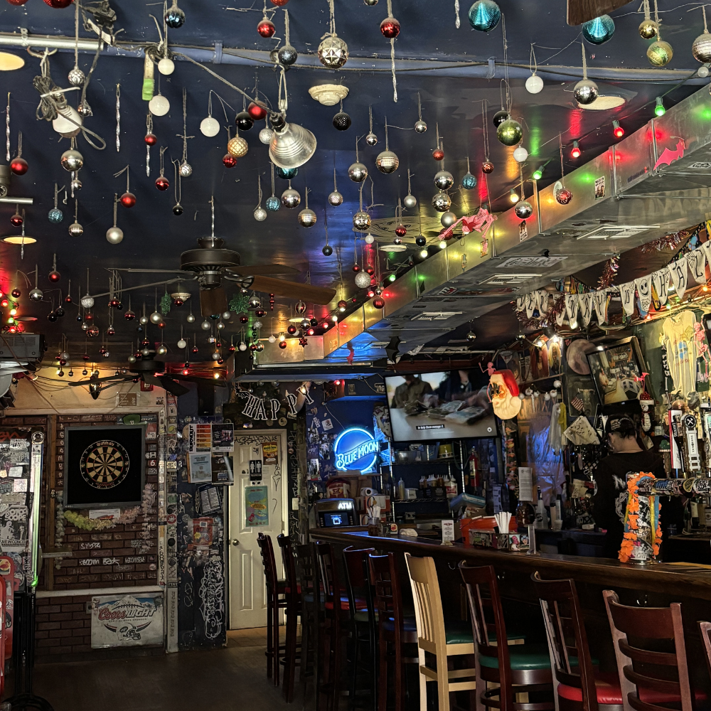 lucky 7 tavern